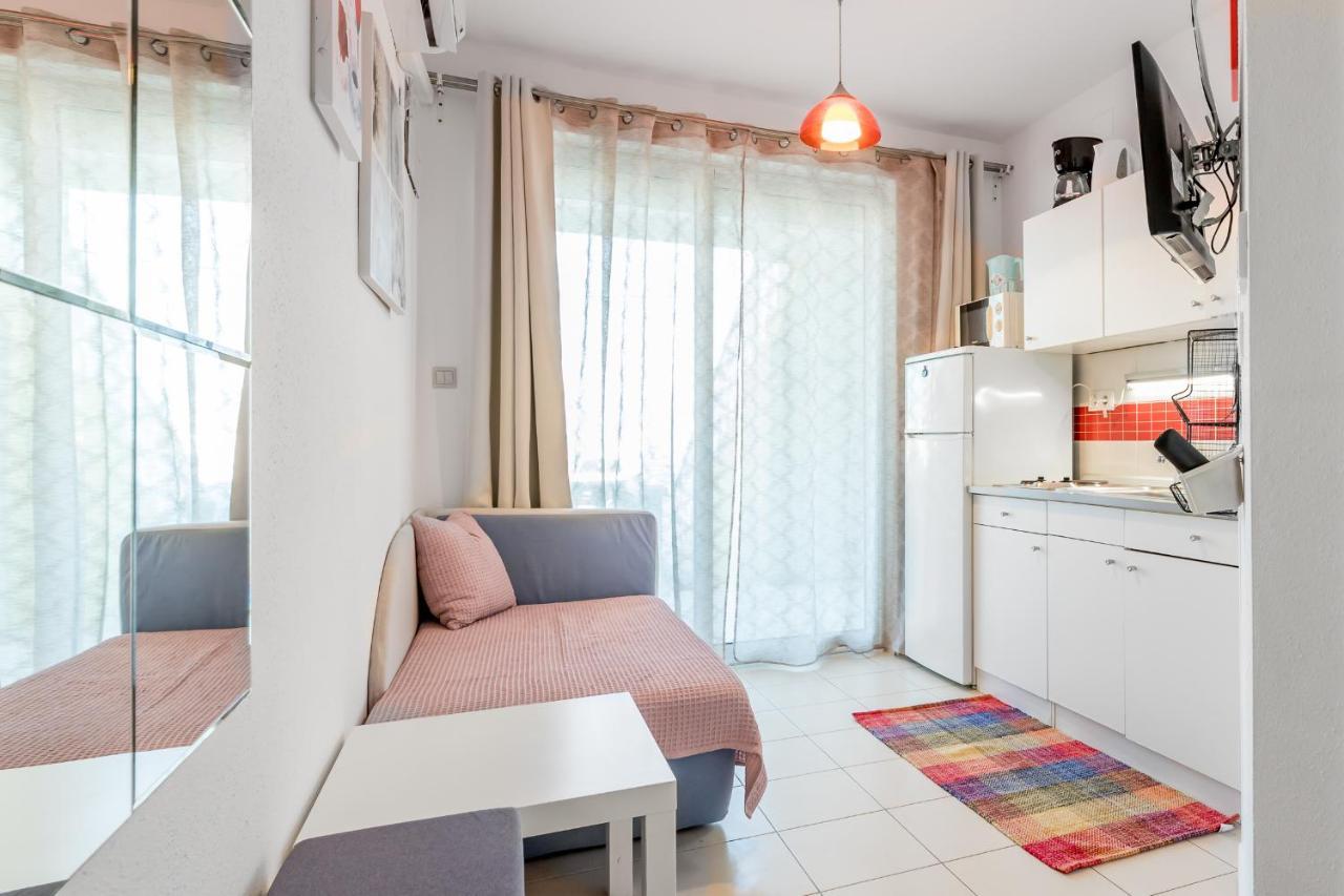 Beach Holiday Baska Esterno foto