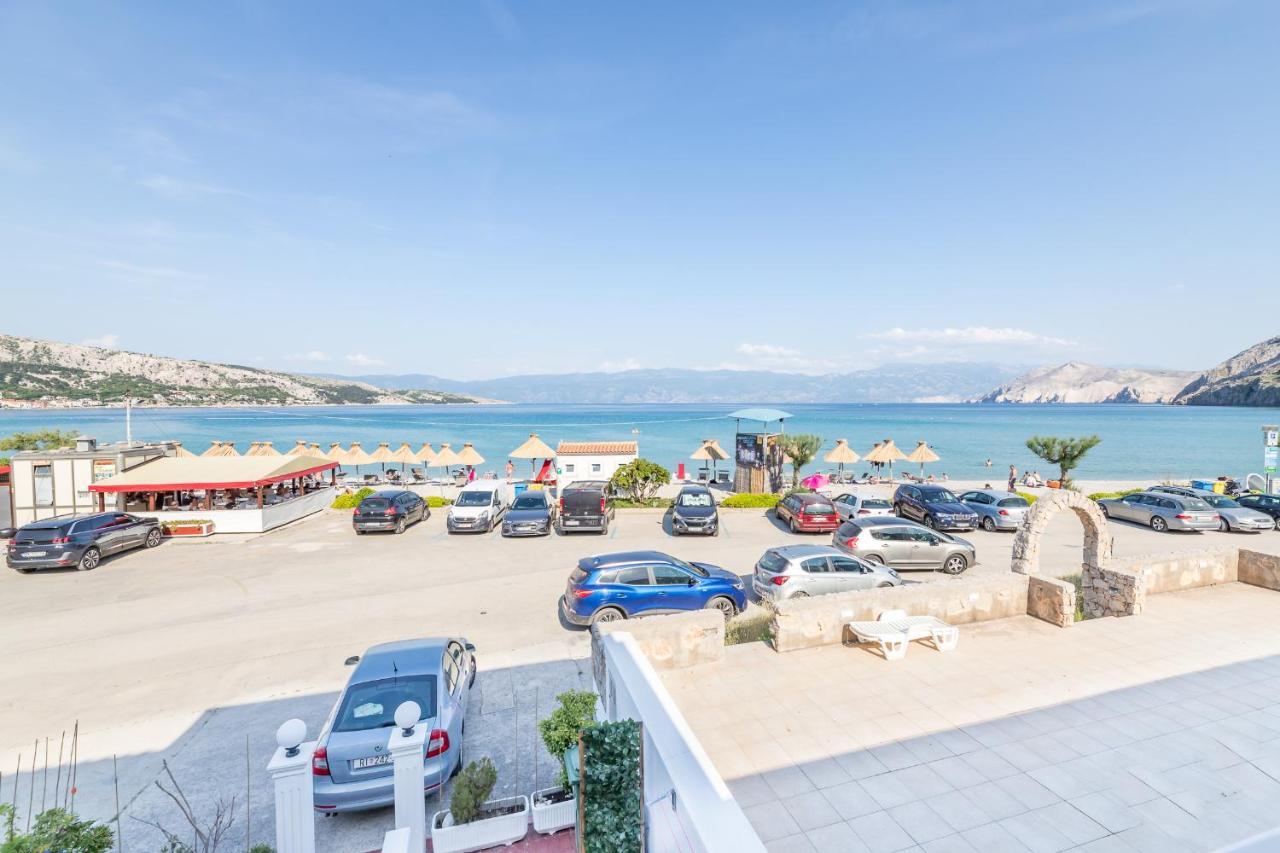 Beach Holiday Baska Esterno foto